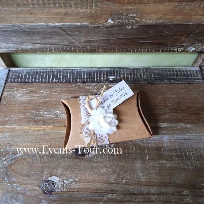 Conf009 confection de dragees boite florale kraft et dentelle
