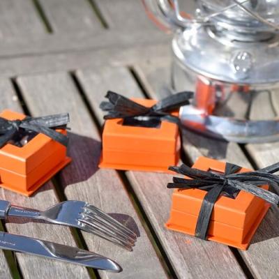 Confection de dragee orange et noir 1