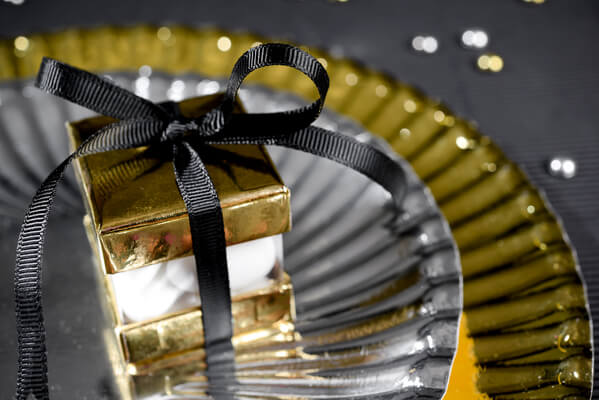 Confection de dragee or et noir