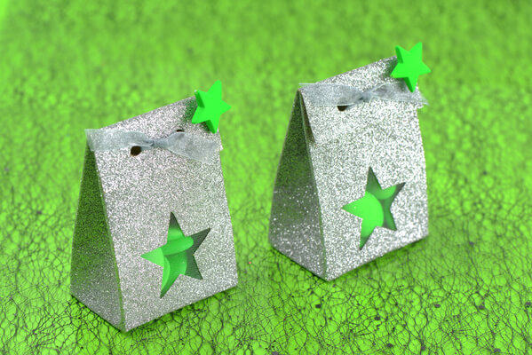 Confection de dragee vert et argent