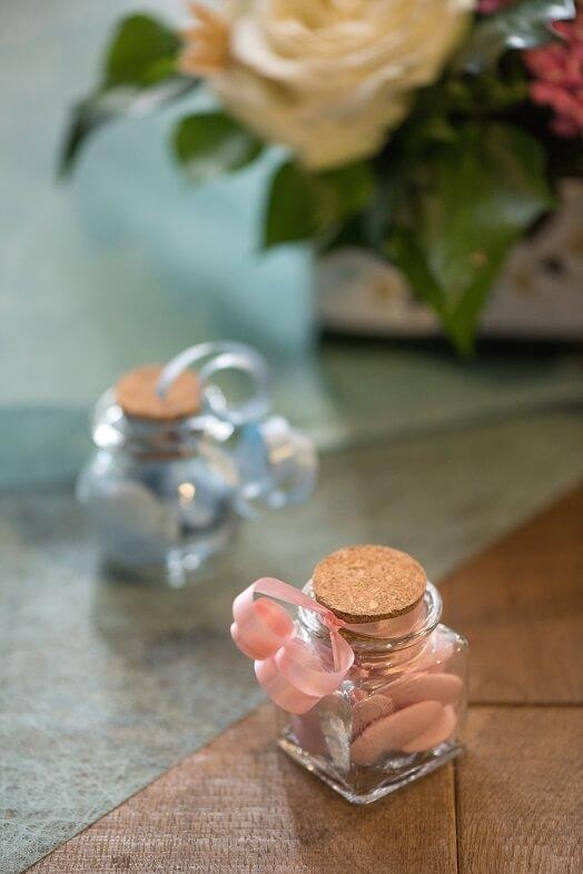 Confection de dragees avec bobine ruban bolduc bleu ciel