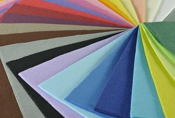 Couleur pour les pliages de serviette en matière micro-gaufrée.
