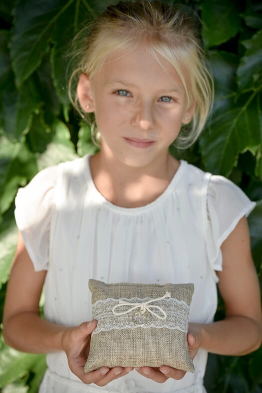 Coussin a alliance mariage avec dentelle