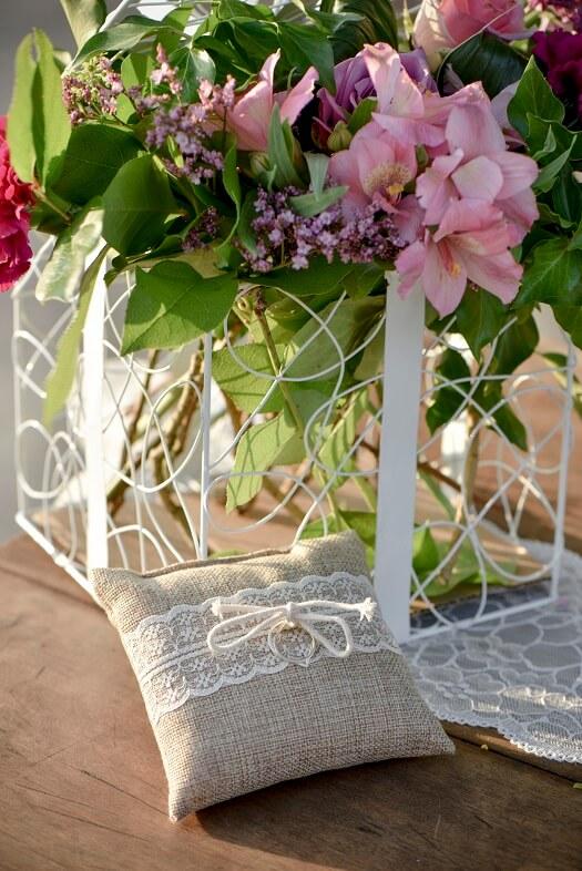 Coussin a alliances dentelle et champetre naturel