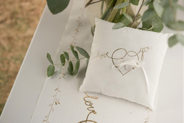 Coussin mariage blanc et or pour alliance