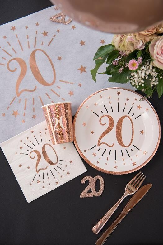 Decoration anniversaire 20ans avec serviette blanche et rose gold