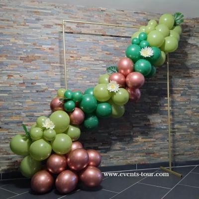 Prestation d'une décoration en ballons organiques sur arche rectangulaire REF/PES-361