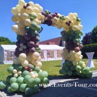 Decoration arche en ballon organique vert olive sauge marron beige ivoire