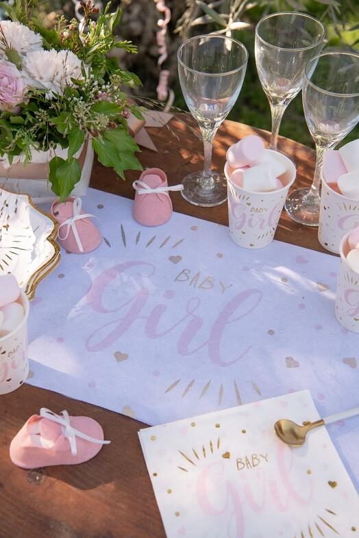 Decoration avec chemin de table baby shower blanc rose et or