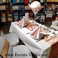 Decoration avec chemin de table rose gold brillant
