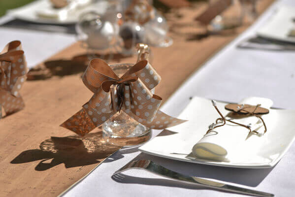 Decoration avec noeud pois blanc