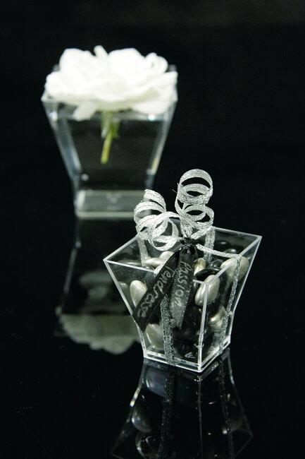 Decoration avec ruban metallique argent