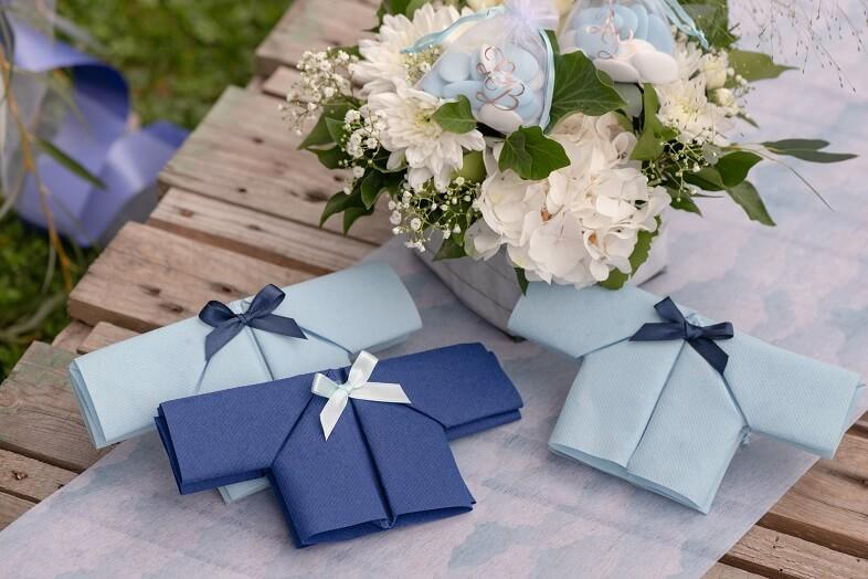 Decoration avec serviette de table airlaid bleu pale