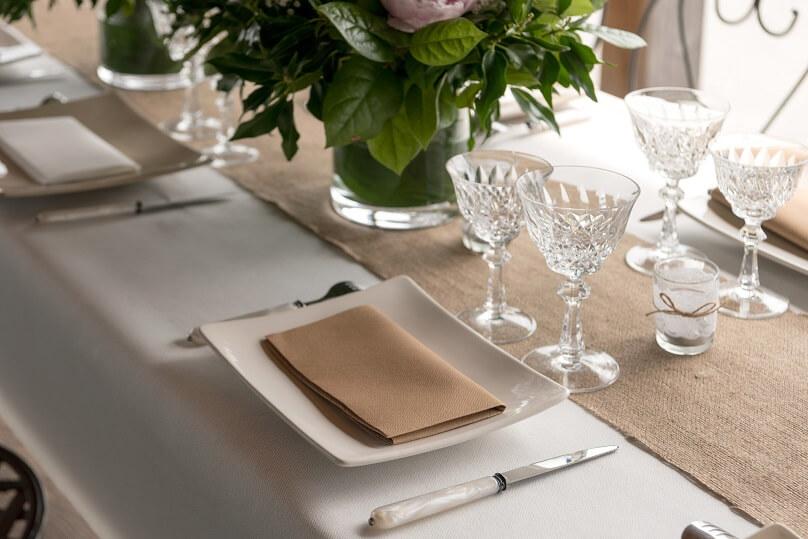 Decoration avec serviette de table airlaid naturel