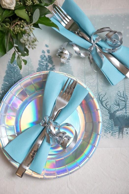 Decoration avec serviette de table bleu ciel