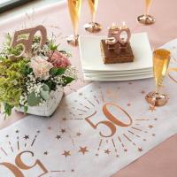 Decoration avec serviette et chemin de table 50 ans anniversaire blanc et rose gold