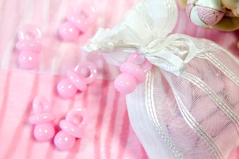 Decoration avec tetine rose