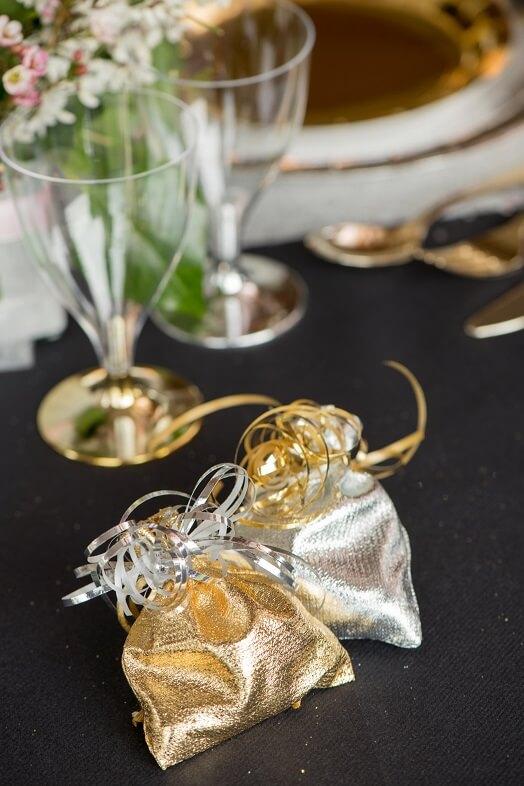 Decoration ballotin de chocolat sachet dore or