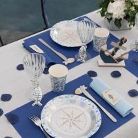 Decoration bleu marine avec chemin de table airlaid
