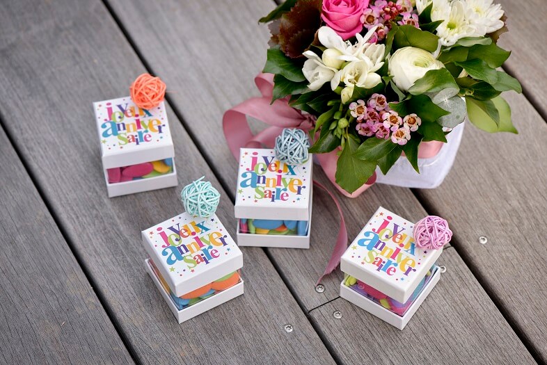 Decoration boule de rotin argentee