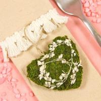 Decoration champetre coeur en mousse verte blanche