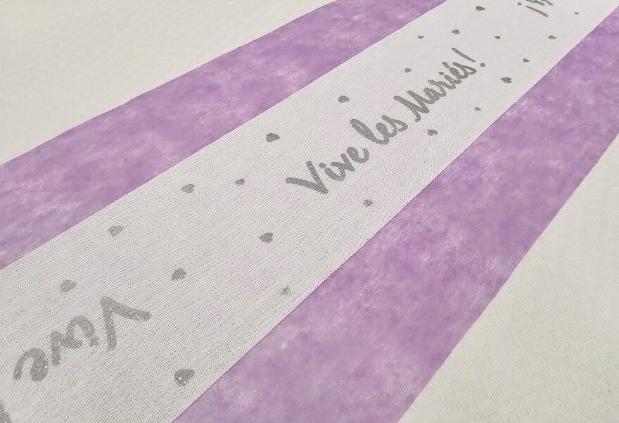 Decoration chemin de table mariage vive les maries blanc argent