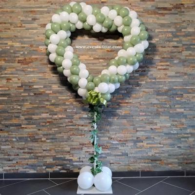 Decoration colonne ballon coeur mariage champetre nature vert olive sauge blanc lierre