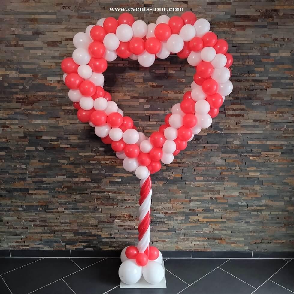 Sublime colonne à ballons cœur pour mariage ou St Valentin.