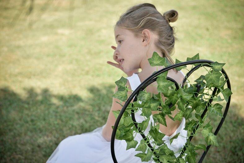 Decoration de chaise mariage avec lierre