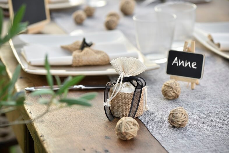 Decoration de dragee avec ruban organdi noir