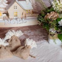 Decoration de dragee avec sachet naturel en jute et franges