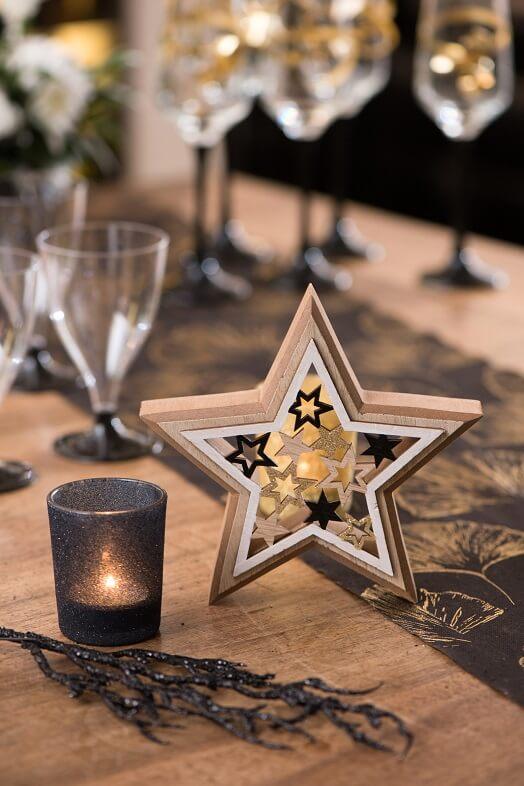 Decoration de noel avec etoile en bois