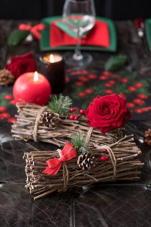 Decoration de noel avec fagot de bois