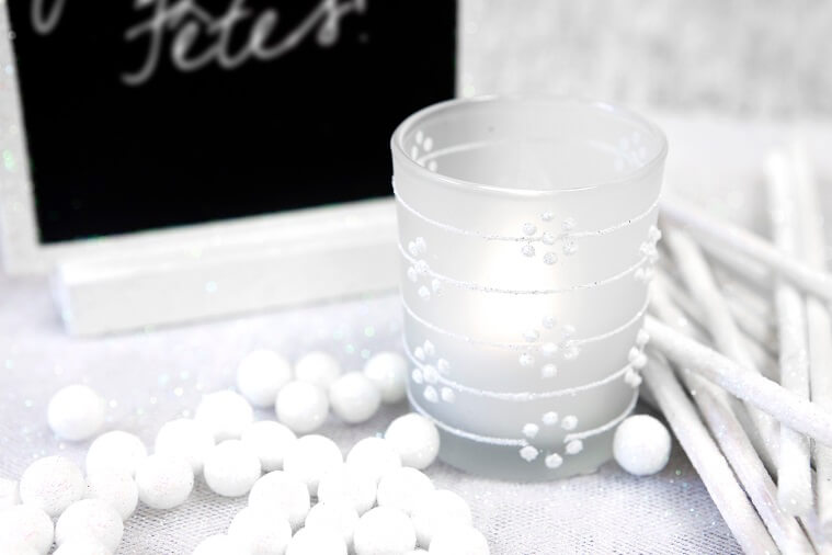 Decoration de photophore blanc avec fleur