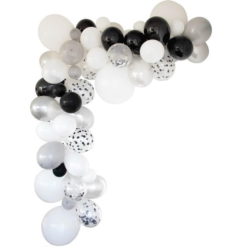 Decoration de salle avec guirlande organique ballon blanc argent et noir