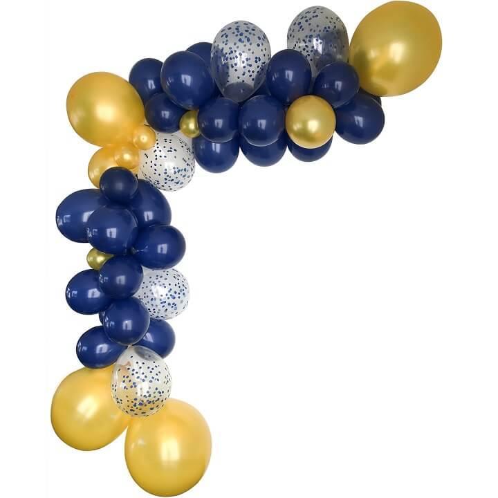 Décoration De Fête Avec Ballons Bleus Et Blancs, Bougies Et Rubans