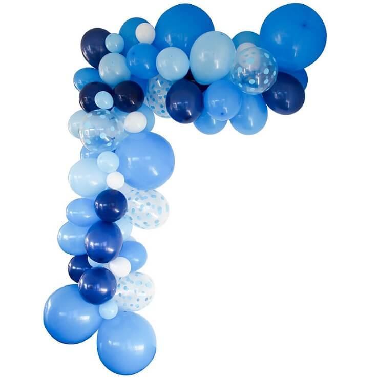 Décoration avec guirlande organique et ballon bleu R/50219