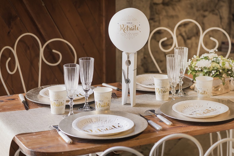 Decoration de salle ballon vive la retraite blanc et or metallise