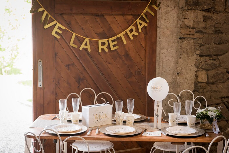 Decoration de salle banderole vive la retraite doree