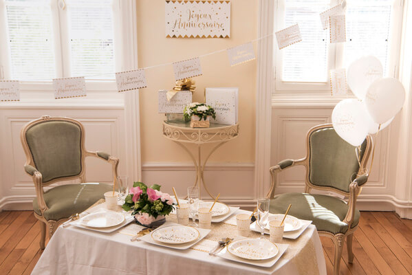 Decoration de salle joyeux anniversaire blanc et or