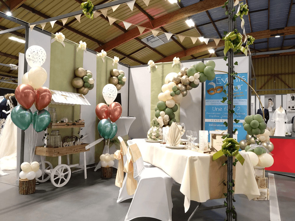 Decoration de salle mariage champetre nature avec tenture vert olive sauge