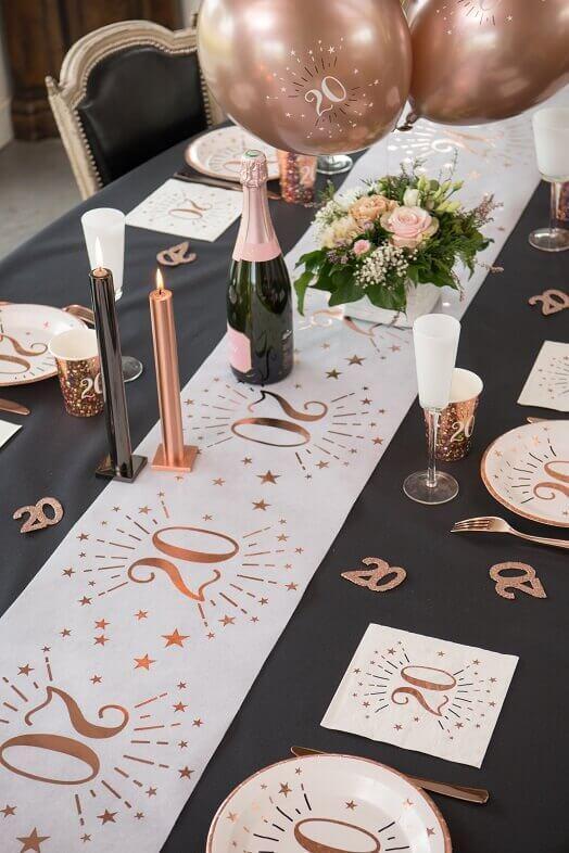 Decoration de table anniversaire 20 ans blanc et rose gold avec gobelet