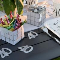 Decoration de table anniversaire 40ans avec confettis