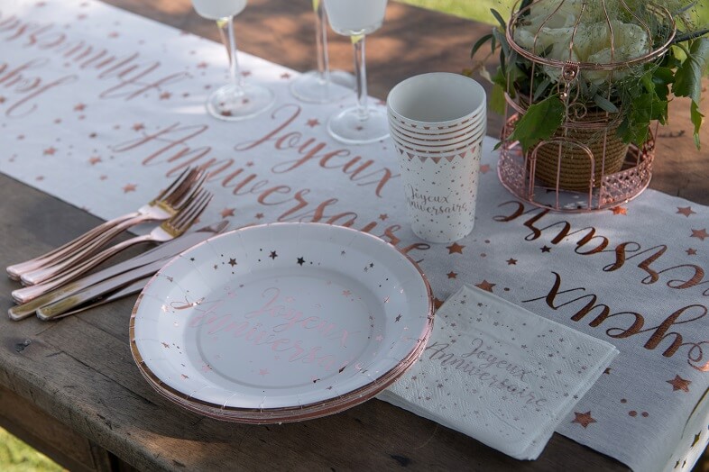 Decoration de table anniversaire blanche et rose gold