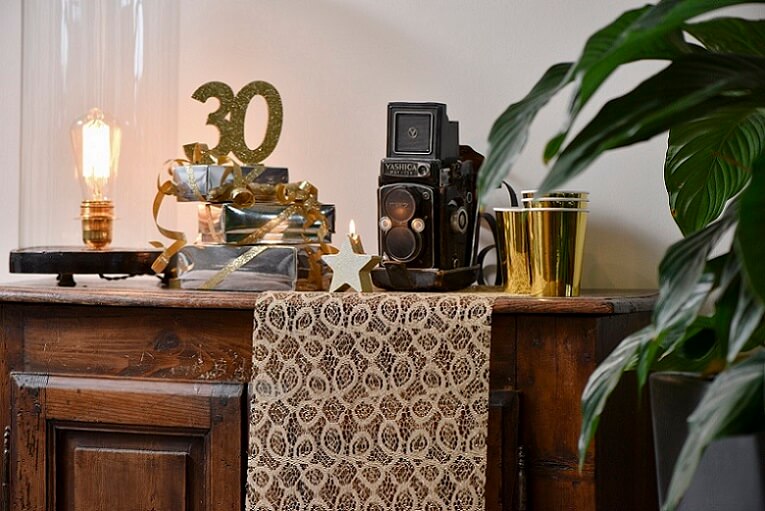 Decoration de table anniversaire doree