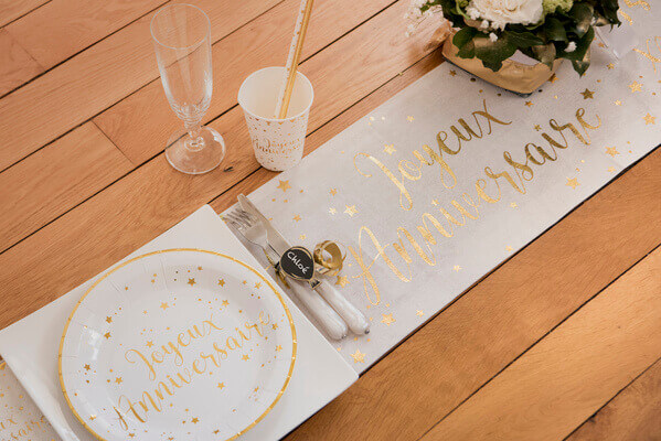 Decoration de table anniversaire or et blanc