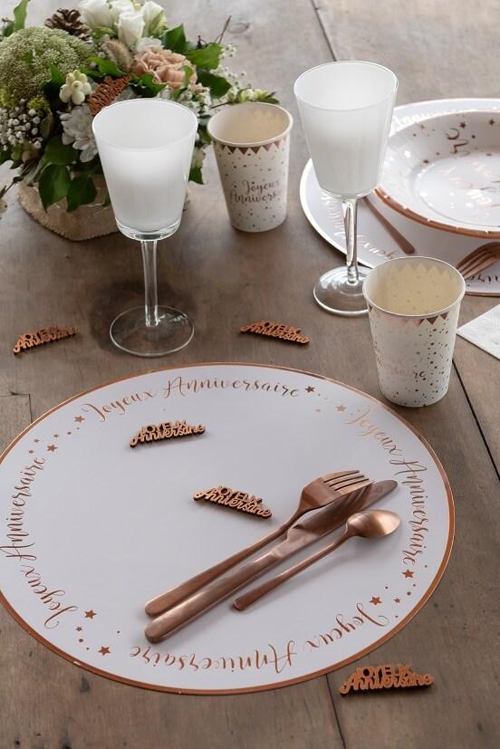 Decoration de table anniversaire rose gold en bois