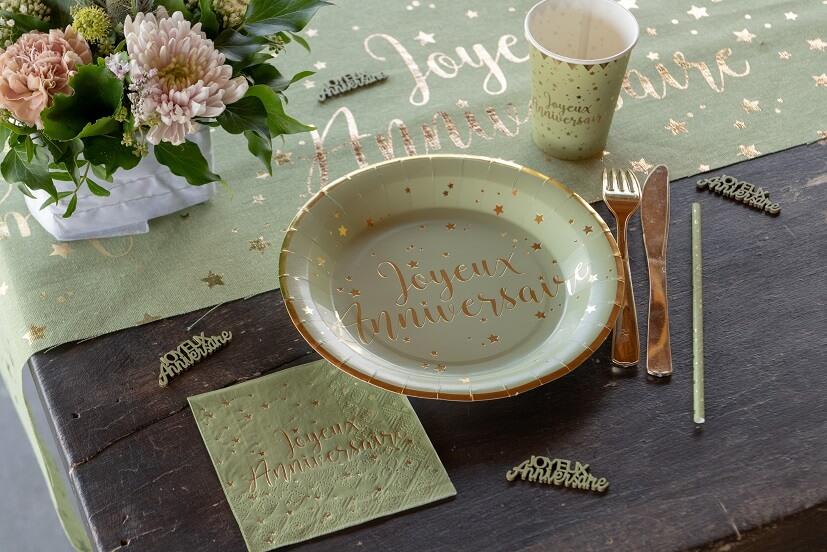 Decoration de table anniversaire vert olive sauge champetre avec serviette