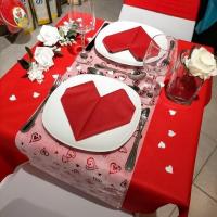 Decoration de table avec coeur en bois blanc