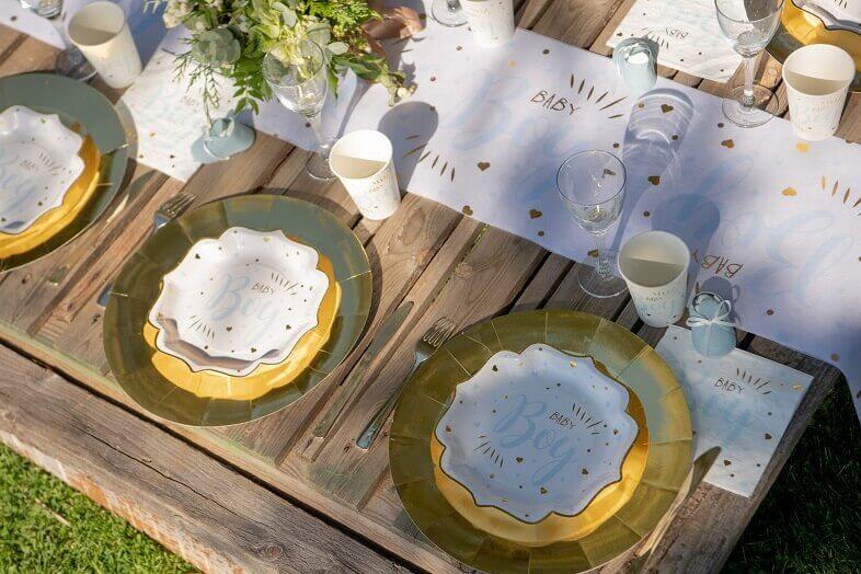 Decoration de table avec gobelet bleu baby shower